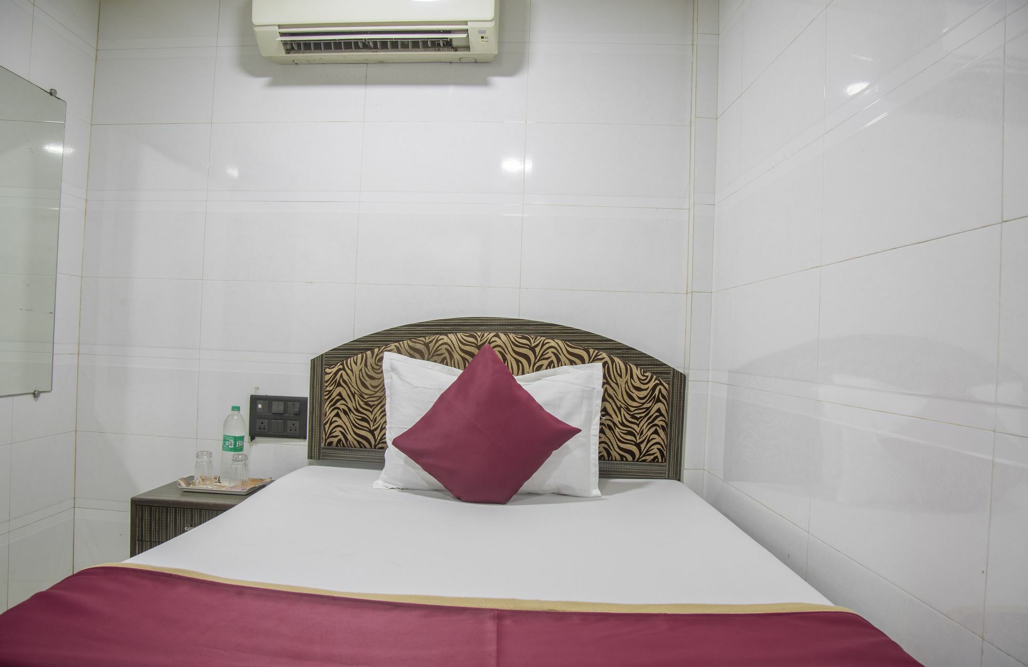 Relax Guest House Мумбаи Экстерьер фото